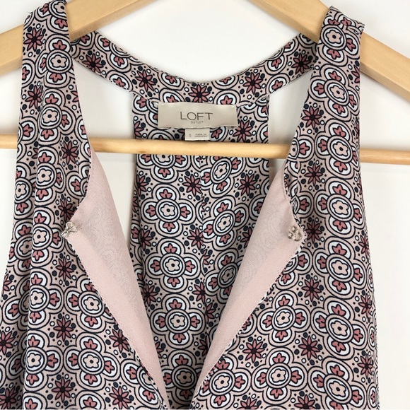 LOFT Sleeveless Blouse Pink White Floral - Picture 3 of 9